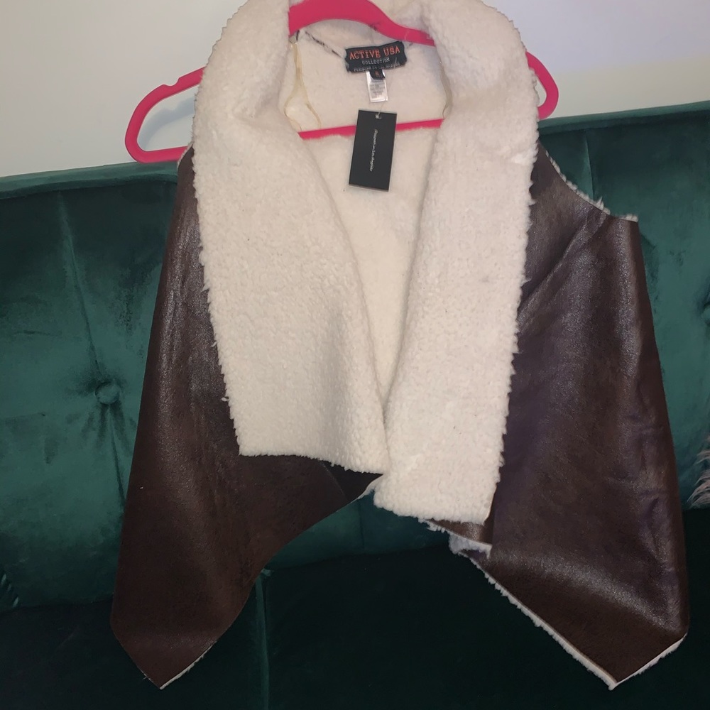 Chic vest - Picture 3 of 5